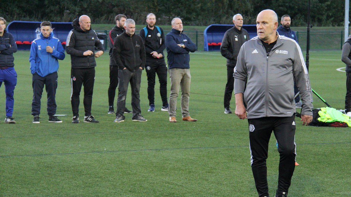 🤩 <a href="/Mike_Phelan_1/">Mike Phelan</a> delivering a live training session for our coaches in attendance at #3GFleetLane.

Fantastic opportunity for our coaches who get to finish the session off with a Q&amp;A with the former Man Utd Assistant Manager.