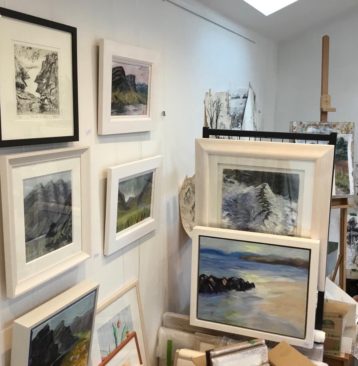 AileenPix's tweet photo. Weather forecast looking pretty awful for tomorrow. A good day to visit my studio and others on the art trail. Open studio event Fri-Mon in Lochcarron and Kishorn @visitwesterross #artforsale #MeetTheArtist #iv54 #shelterfromthestorm https://t.co/R19YvlSWuK