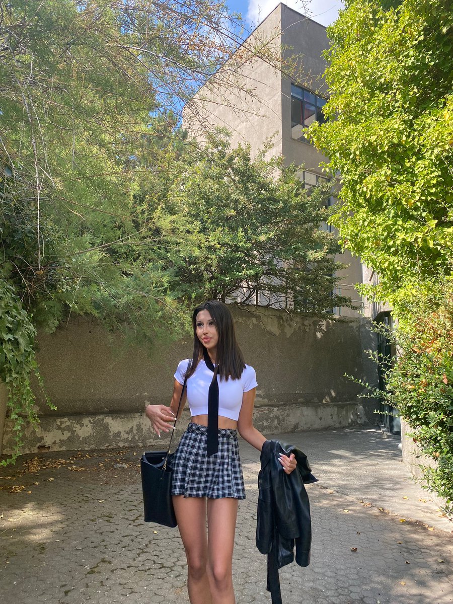 suledilarla's tweet photo. bugun kampuste servis ettigim preppy lana del rey coquette blair waldorf messy french school girl looku💋 https://t.co/FMcfUvmMcU