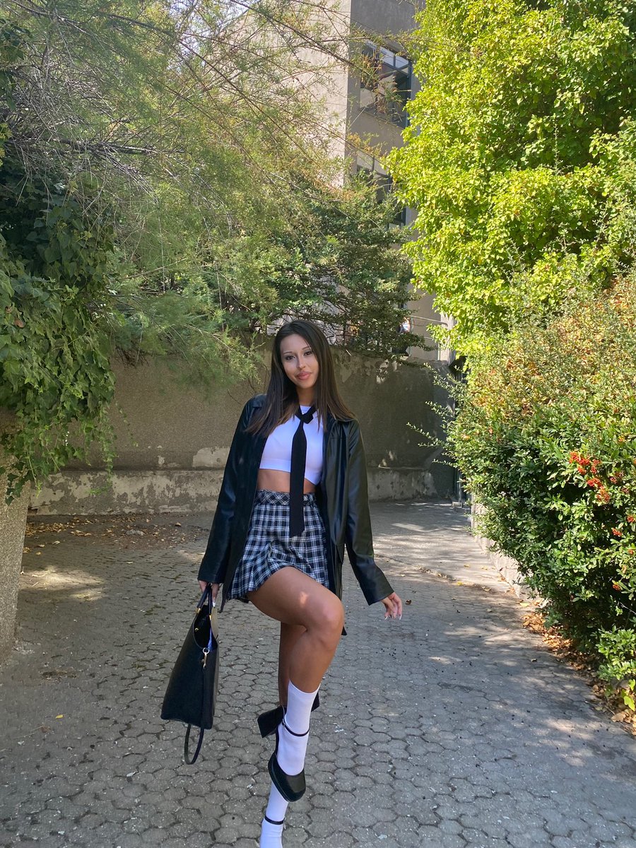 suledilarla's tweet photo. bugun kampuste servis ettigim preppy lana del rey coquette blair waldorf messy french school girl looku💋 https://t.co/FMcfUvmMcU