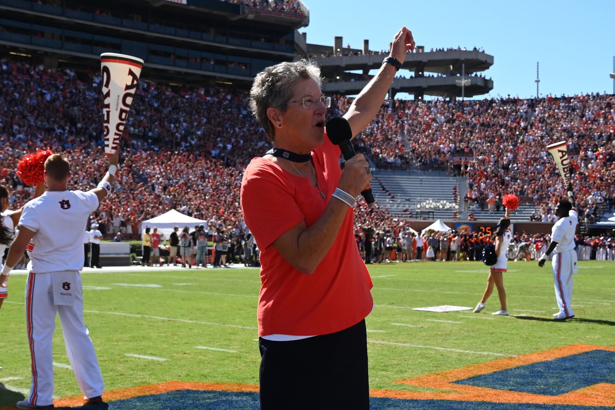 We're excited for more <a href="/AuburnFootball/">Auburn Football</a> this weekend🏈

Congrats to former head coach Kim Evans for becoming the first ever mic woman prior to last Saturday's game!

#WarEagle
