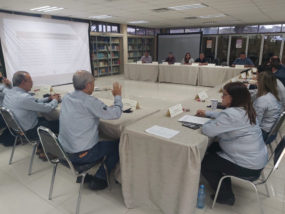ses_coahuila's tweet photo. Asistió el Lic. Eduardo José Hochamnn, Director de Vinculación de la #SEMyS a la Sesión de Consejo de Vinculación del Instituto Tecnológico de Estudios Superiores de la Región Carbonifera. https://t.co/2YjGguSkaV