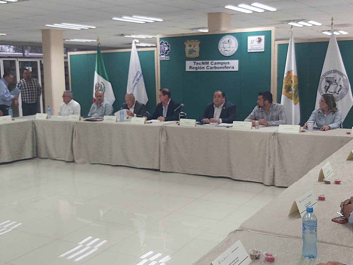 ses_coahuila's tweet photo. Asistió el Lic. Eduardo José Hochamnn, Director de Vinculación de la #SEMyS a la Sesión de Consejo de Vinculación del Instituto Tecnológico de Estudios Superiores de la Región Carbonifera. https://t.co/2YjGguSkaV