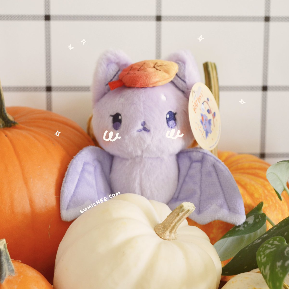 LumicheeShop's tweet photo. Batbat went pumpkin picking!!! 🎃🎃 https://t.co/D7XscDSQdG