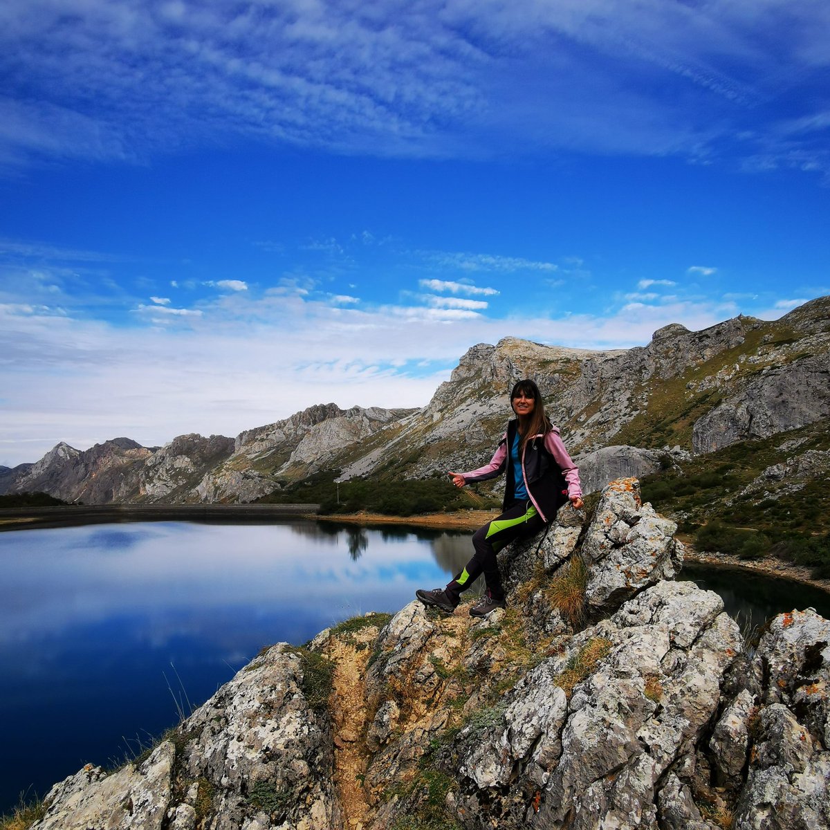 EnRutAsturias's tweet photo. 🇪🇸 Y mágicamente se abrió el cielo... 🌤️
🇬🇧🇺🇸 And magically, the sky opened to us... 🌤️
#felizcomounaperdiz
#Asturias #venaasturias #vuelvealparaiso
#LagodelValle #Somiedo
#biosfere #reservadelabiosfera #parquenatural
#teito #nature #outdoors https://t.co/uubzMOrJbB