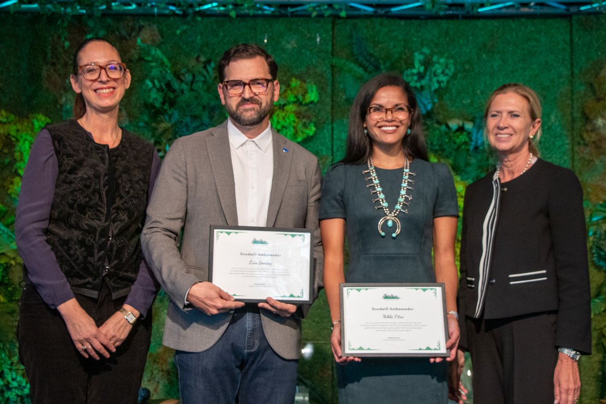 The Sixth Global Meeting of the Mountain Partnership designates new Goodwill Ambassadors Luis Benitez <a href="/luchoguillermo2/">Luis Guillermo Benitez</a> and Nikki Pitre <a href="/Center4Native/">CNAY | Native Youth</a>

Livestream ➡️ youtube.com/watch?v=tyn11e…

ENB coverage ➡️ enb.iisd.org/global-meeting… 

#MountainsMatter #IYM2022