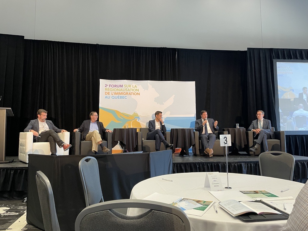 L'#UMQ est bien représentée au 2e Forum sur la régionalisation de l'immigration au Québec, avec <a href="/DanielCoteGaspe/">Daniel Côté</a>, président de l'#UMQ &amp; président d'honneur de l'événement, &amp; <a href="/mairebrousseau/">Marc-Alexandre</a>, président du Caucus des cités régionales de l'Union.

#polqc #qc2022 #Forumenrégions