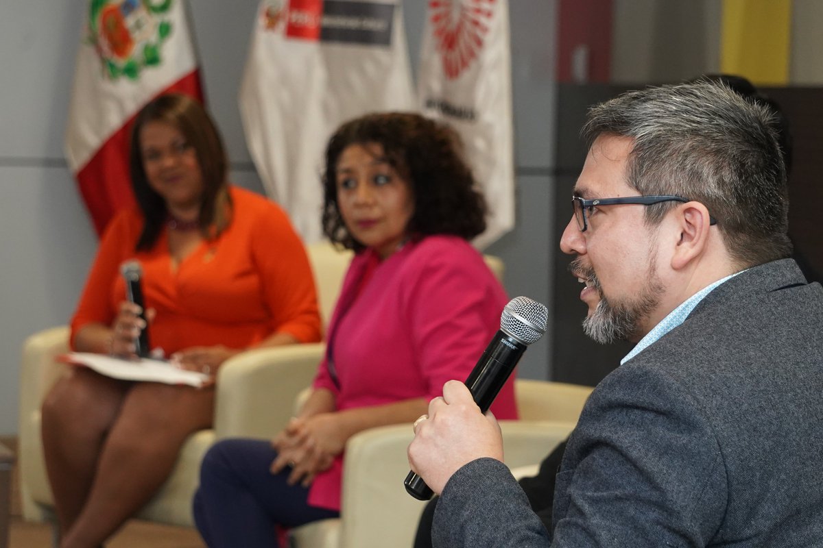 bicentenariope_'s tweet photo. Participaron el jefe de Programas y Proyectos de Sostenibilidad Corporativa de @_USIL, Ricardo Miranda; la exdirectora del programa PAIS y actual asesora de la @ATU_GobPeru, Killa Miranda; y el director de @casaronaldperu Jonathan Rossi La Cotera.
#BicentenarioPerú2024 🇵🇪 https://t.co/L7cyoqbecq