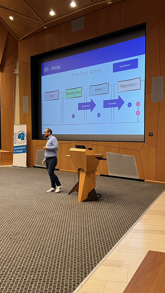 devNetNoord's tweet photo. @martdegraaf neemt ons mee in de wondere wereld van GIT in de laatste sessie van de avond
#devnetnoord https://t.co/fBdx0UFpcV