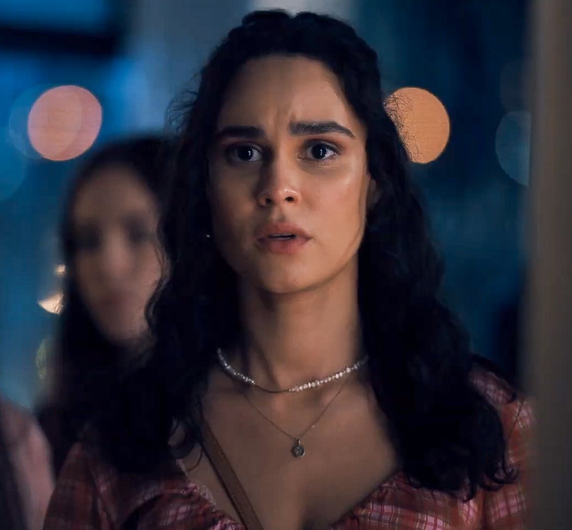 natewynarchive's tweet photo. bronwyn in the season 2 trailer. https://t.co/4TVA1HWS4N