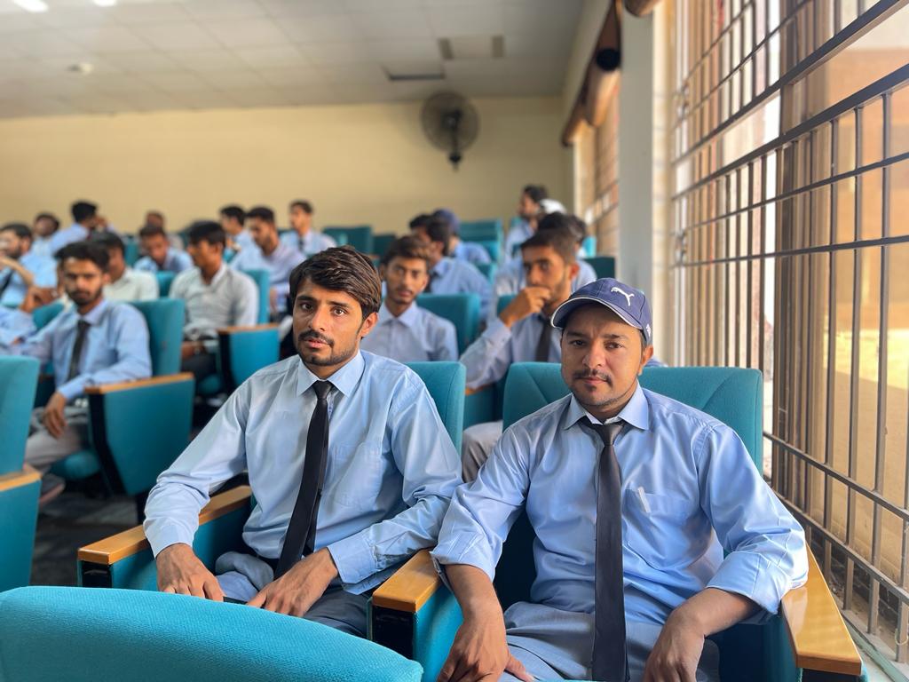 SyedDarain512's tweet photo. روبرو ملو گے تو قائل ہو جاو
دور سے میں ذرا مغرور لگتا ہوں
❣️❣️
#digitalhaizindgi
#IMBAS #IUB #DigitalMarketing #Arenamall https://t.co/GOgUyjmfua
