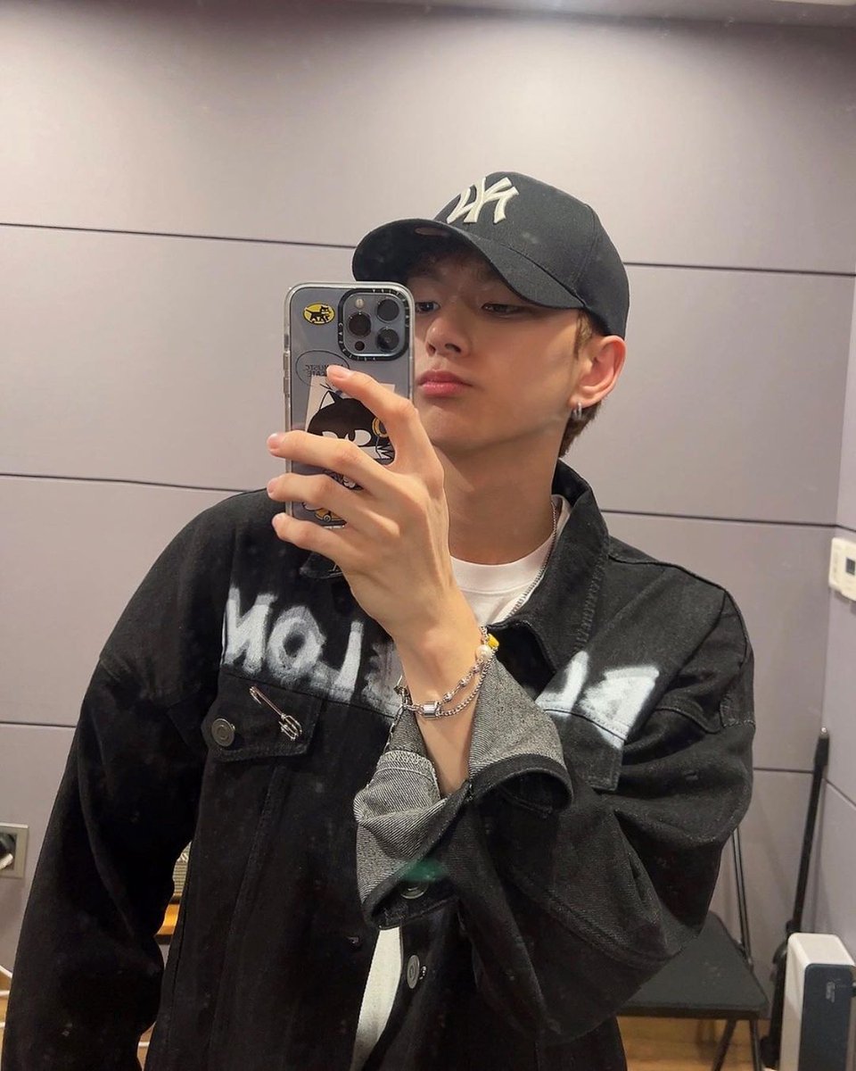 fsg_xhero's tweet photo. [INSTAGRAM] 270922

Безмежно сумую

#JYP #XdinaryHeroes #XH #Вілленс #Villains #Ode #Оді #Хрусь #Отримали #Оді #О_стаграм #ODTD #💜 https://t.co/KdpFp62dDB