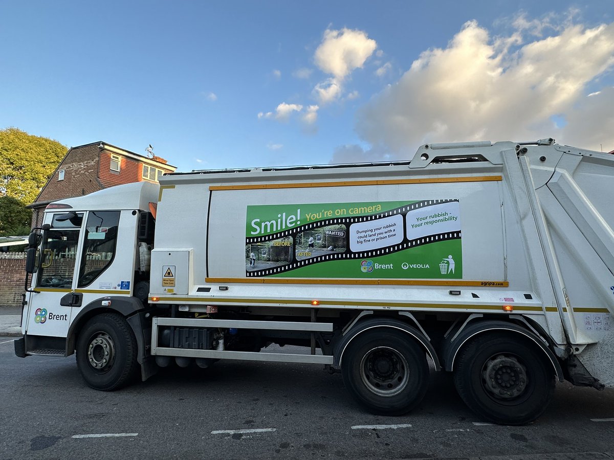 kkrupas's tweet photo. Great to see so many residents using the #TokyngtonSkip this evening. The skips are moving around Brent until 22nd October! Find more details on the @Brent_Council website. A big thank you to our Brent @VeoliaUK team for their support! @MAsgharButt @ajmal_akram #KeepBrentClean https://t.co/tayPcrEVou