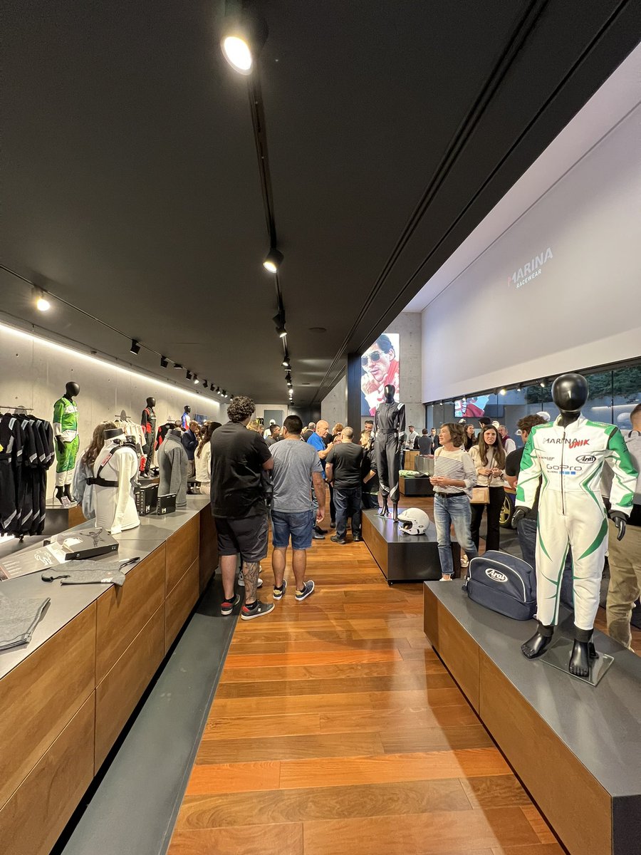 Content d’acompanyar als gironellencs que consoliden projectes començats anys enrere, i que avui obren noves portes en el món de la roba per a pilots de rallies. Felicitats i molta sort en l’aventura <a href="/MarinaRacewear/">Marina Racewear</a>!