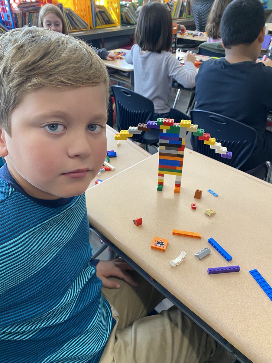 tgleason70's tweet photo. When the internet goes down, we get creative! Building robots in third grade 🤖#BeEvergreen https://t.co/BGjLCxMFf4
