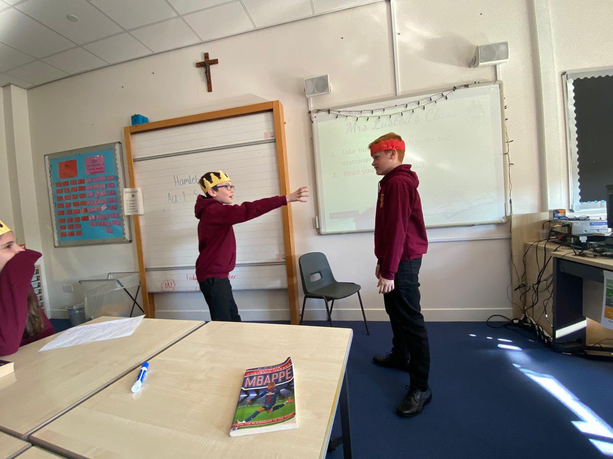 StModanEnglish's tweet photo. S1 Shakespearean Scholars 🎭 showing off their great knowledge of #Hamlet by performing key scenes. Bravo! @StModansHS @stmodansparents @TheRSC https://t.co/buDeUwEzas