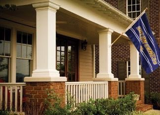 CopiesInAFlash's tweet image. One great way to bring attention to your brand is by having it waving in the air for all to see! Keep them wanting more information when they see your brand decorating your next event. Wave goodbye to the competition, find your favorable flag today!