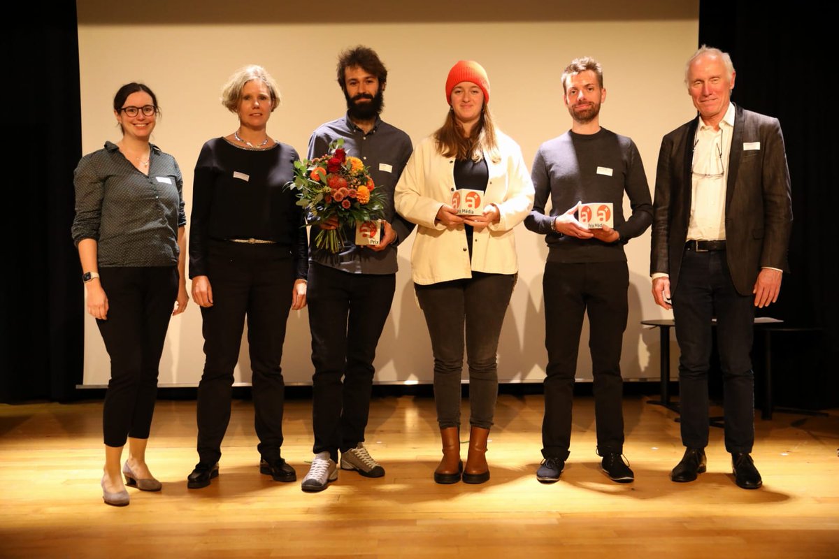 academies_ch's tweet photo. Was für eine tolle Preisverleihung #PrixMedia und #PrixMediaNewcomer und interessante Podiumsdiskussion zu #FakeNews! Unser Dank gebührt allen, die tatkräftig mitgeholfen, mitdiskutiert und teilgenommen haben 🤗 Zusammen für einen starken #Wissenschaftsjournalismus! https://t.co/TUHS7DeCvp