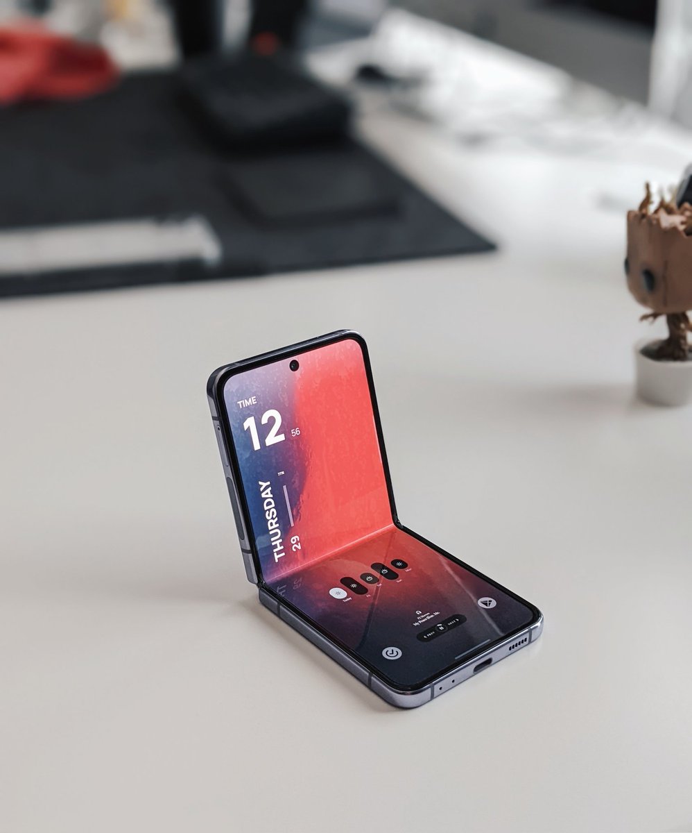 androidtailor23's tweet photo. Z Flip 4 setup https://t.co/2AFGRTCV2g
