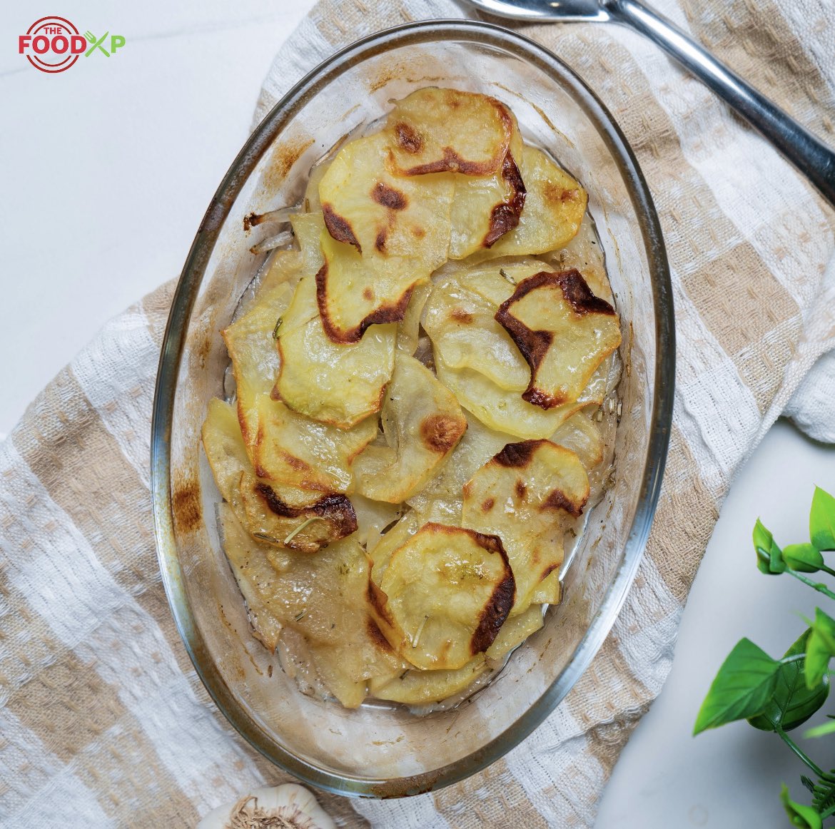 Want to jazz up your potatoes? Well, we have a great recipe for you. Just wait a while for Gordon Ramsay’s potato boulangere recipe. 
#thefoodxp #gordonramsay https://t.co/sR7LSPMQWs