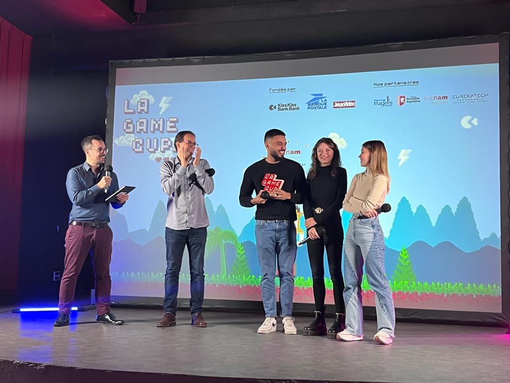 LaBanquePostale's tweet photo. Félicitations à #BloomOutOfTheSnow qui remporte le 1er Prix BOOSTER ! 👏 #laGameCup #Eurekatech @Cnam_Enjmin https://t.co/am4uy1ai6s
