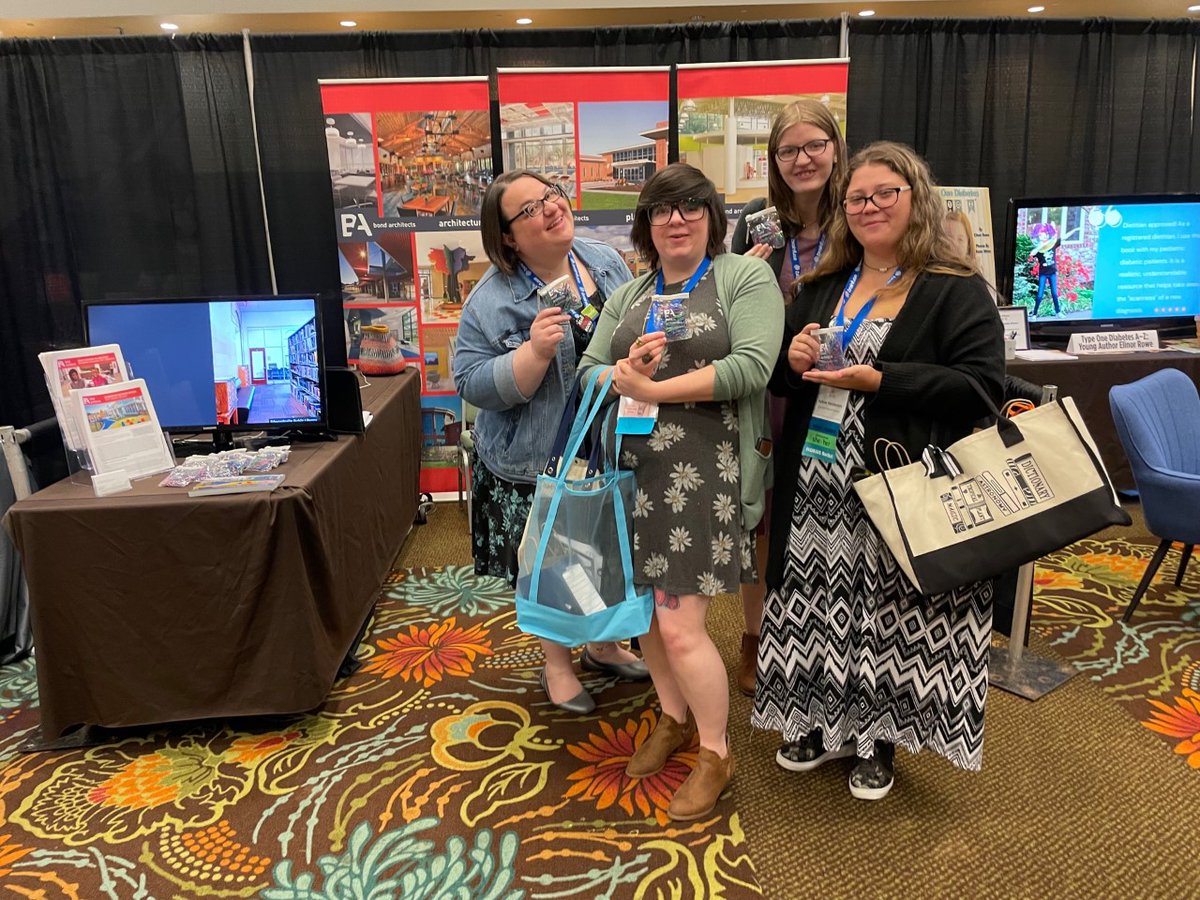 Thank you #LittleDixieLibraries for coming by our booth to pick up some Bond swag! Enjoy the paperclips! 🖇️ #2022MLA #restoringconnections
