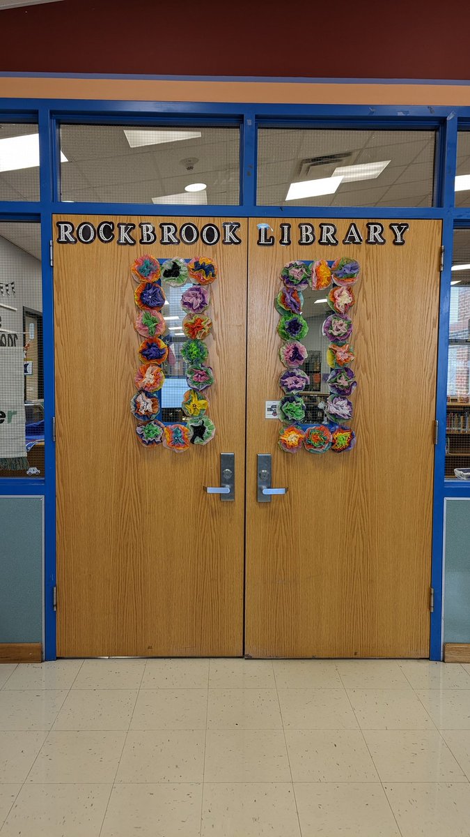 LibrarianVicky's tweet photo. The Mexican paper flowers the second graders made beautified our library doors! #HispanicHeritageMonth2022 https://t.co/ogQ7GPbrWT