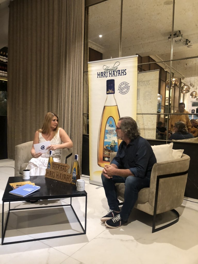 ImamComunicacio's tweet photo. 👉🏻 Todo listo para entrevistar a Pepe Navarro en el espacio de entrevistas de #Ebusus “Unas Hierbas con...”, dirigido y conducido por nuestra #CEO @Montsemonsalve ✨
No te lo pierdas en directo desde la plataforma @admefy 📺.
@fmarimayans 🥃 https://t.co/YFaGklkPxn