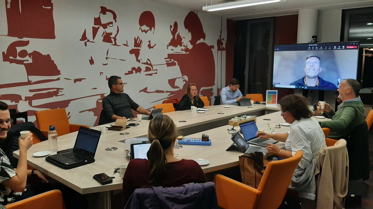 CUVeenendaal's tweet photo. Fractievergadering waarbij we de technische hulpmiddelen optimaal benutten! #teams https://t.co/mjm3i18vKw