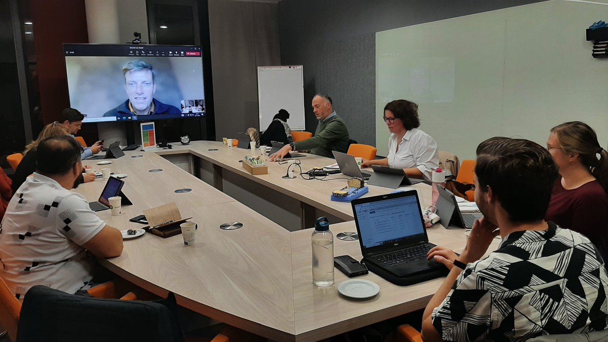 CUVeenendaal's tweet photo. Fractievergadering waarbij we de technische hulpmiddelen optimaal benutten! #teams https://t.co/mjm3i18vKw