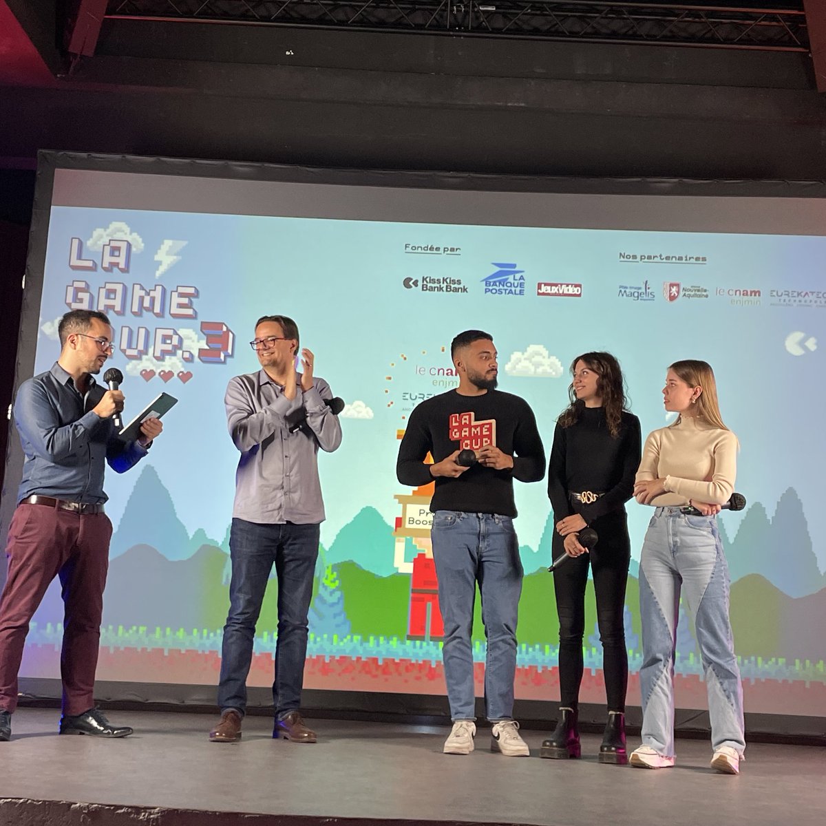 Kissbankers's tweet photo. 🏆 Félicitations à #BloomOutOfTheSnow 🥇 & #TheLoneBlade 🥈 qui remportent le Prix Booster #EurekaTech @Cnam_Enjmin et un accompagnement pour faire décoller leur projet de jeu vidéo ! 👏 #laGameCup https://t.co/UopCLObLxs