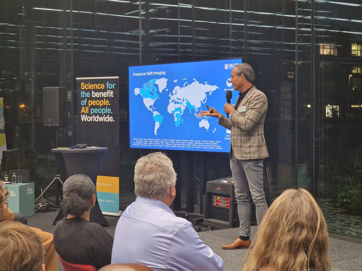 tudelftglobal's tweet photo. #DelftImaging envisions a world in which everyone can benefit from the modern worldwide advances in the healthcare field. With his affordable and easy-to-use #diagnostic imaging solutions aided by #ArtificialIntelligence Guido Geerts aims to improve peopleโs quality of life. https://t.co/NpFUBLQ3u2