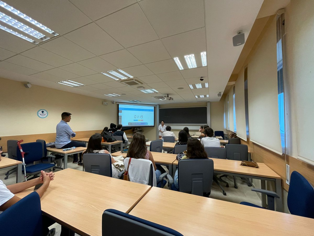 LoyolaCD's tweet photo. ¡Comenzamos con la actividad! Ayer en el campus de Córdoba tuvimos la primera sesión formativa del año, sobre nociones generales del debate académico https://t.co/gzCUdf2zVw