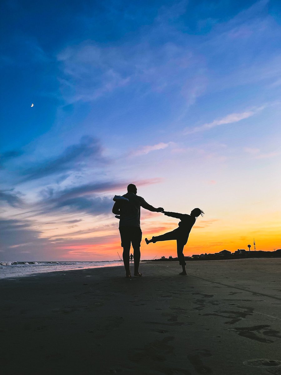 therandomsnft's tweet photo. The photography art contest is now finished! 📸

Congratulation to the winners. 💛

🥇 @isitjules 
🥈 @SUBombshell 

#RandomMoment https://t.co/XyfnOOrS8G
