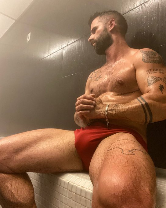 Raining outside ☔️ so better here warm ? https://t.co/mzUeX85eX8