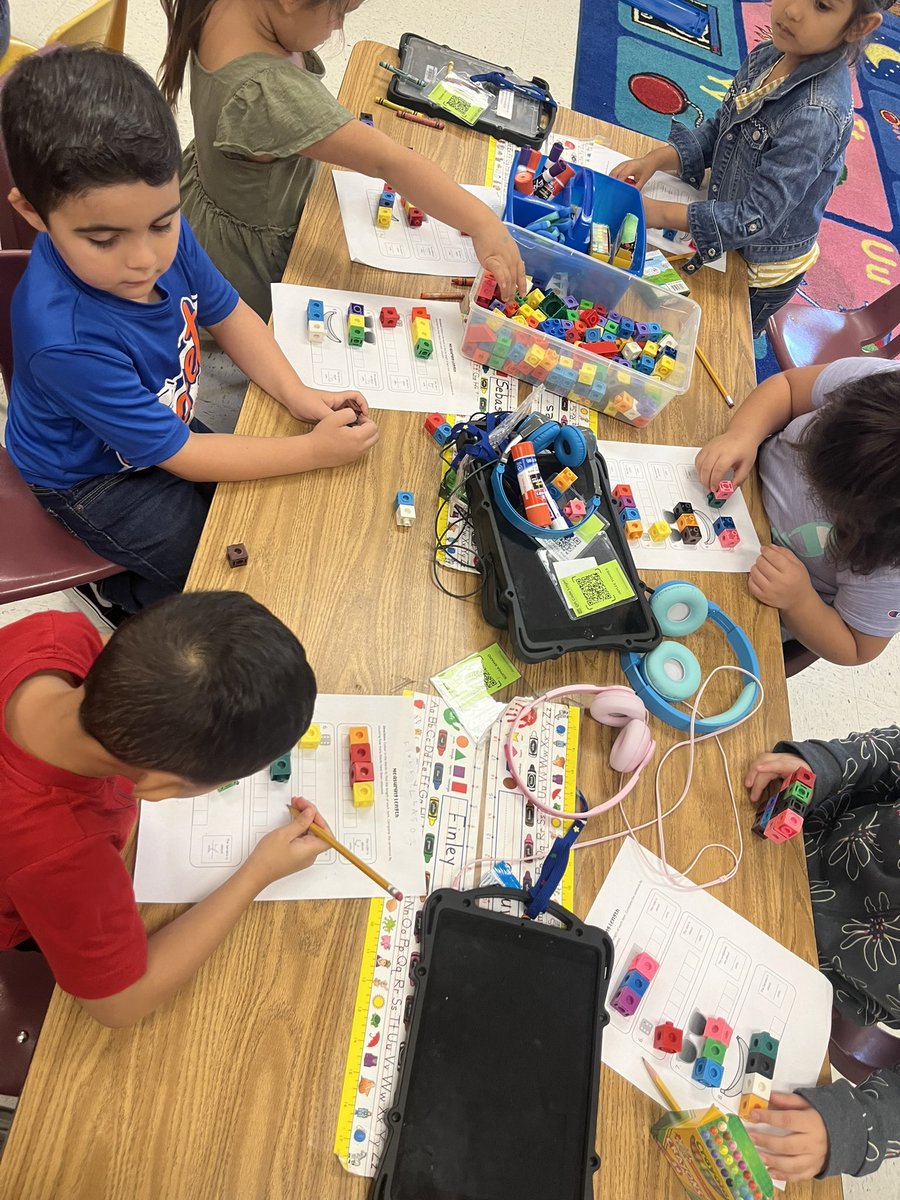 mrs_falcon's tweet photo. Using our manipulatives to make measuring fun! @Rockets120 #rocketpride #mathtime https://t.co/5Dz8R4rlfe