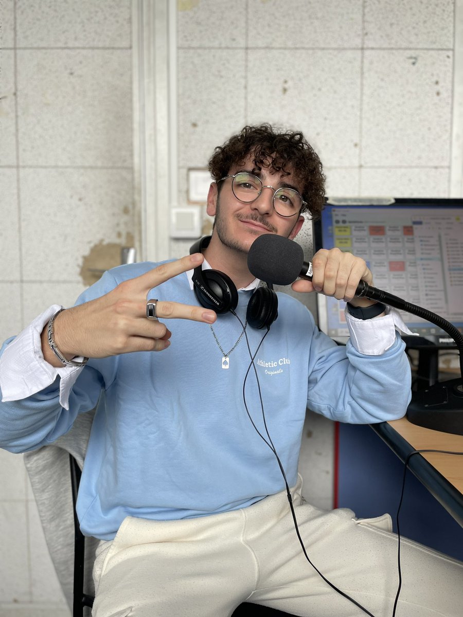 leoarhab's tweet photo. Merci à @Fitasun_ d’avoir accepté notre invitation pour notre première émission #TLA sur @CampusTours_995 🙏🏻🤩 https://t.co/OnQzkcxfzO