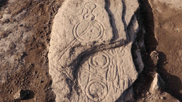 A rare carved Pictish stone dating to the 5th or 6th century A.D. has been unearthed near the village of Aberlemno in eastern Scotland.

archaeology.org/issues/482-220…