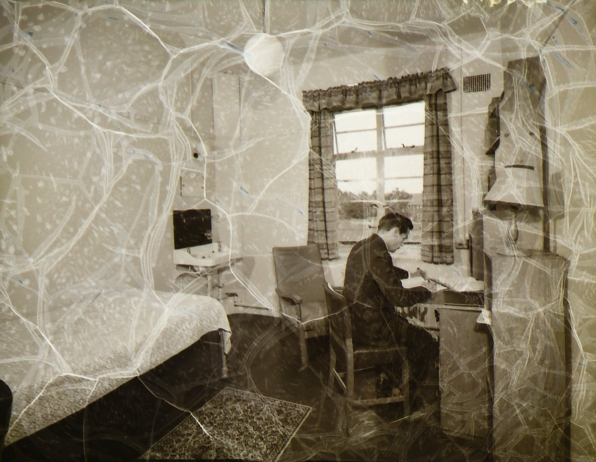 cranfieldlib's tweet photo. To all our new students - this is what your accommodation in Lanchester Hall would have looked like in the 1950s! We're particularly loving the communal lounge. It looks much more comfortable than the student bedroom! #hellocranfield #ThrowbackThursday #CranfieldPhotoArchive https://t.co/mmGXH8Knnx