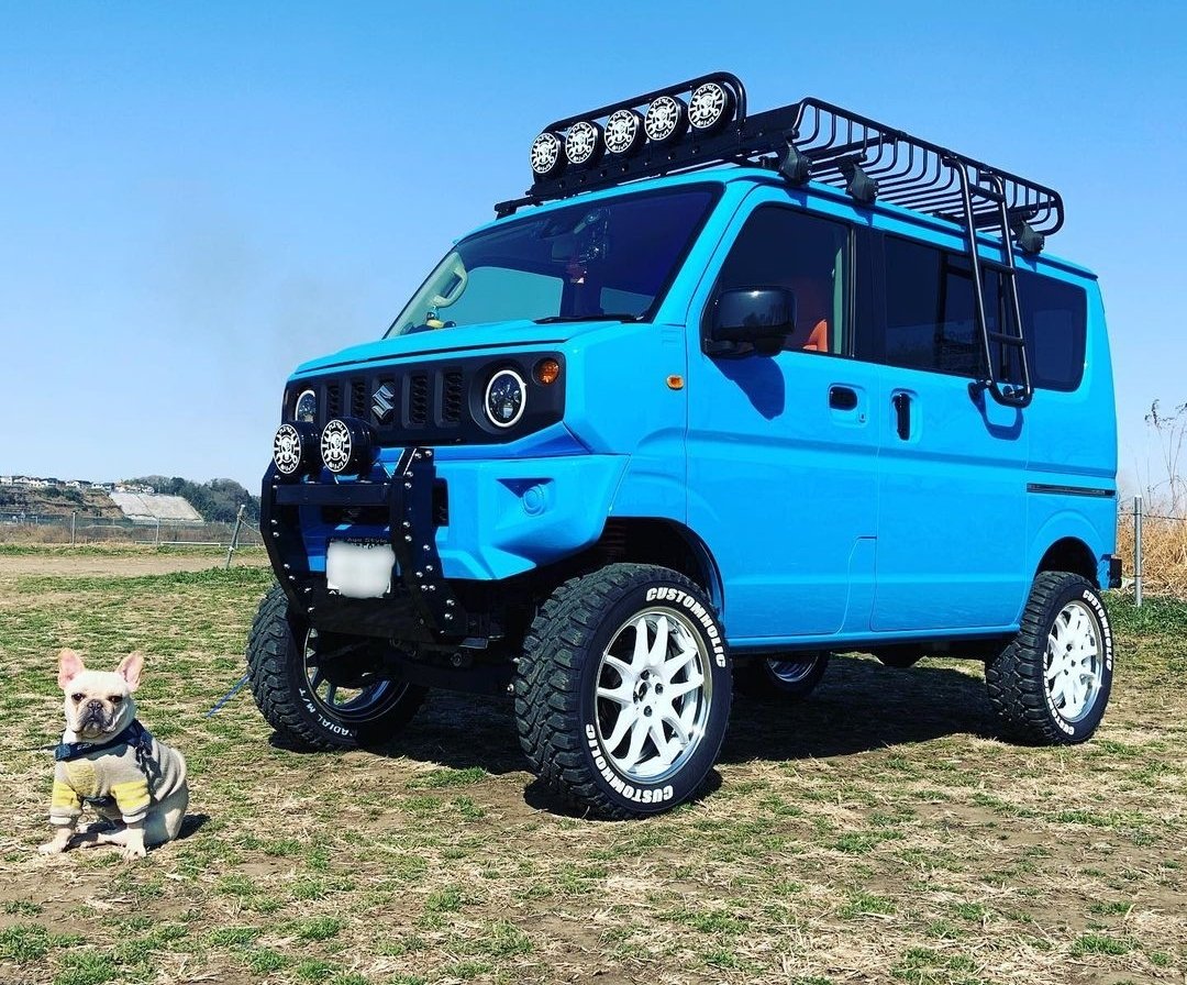 jericrustia's tweet photo. I have been made aware of the existence of the Suzuki Jimry. A van version of the Jimny. https://t.co/SXFfA0WauQ