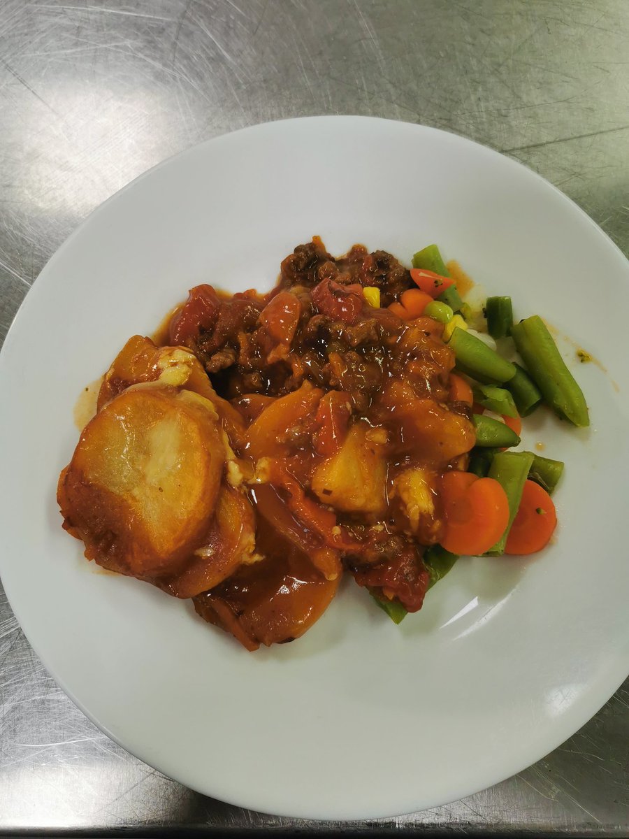 CinioT's tweet photo. This week our #schoollunch were all prepared fresh on site @rhosstreet @PenBarras @denbschoolmeals #schoolchef #fresh #tasty @VegPowerUK @LACA_UK #nsmw https://t.co/kfAUR9Y7MS