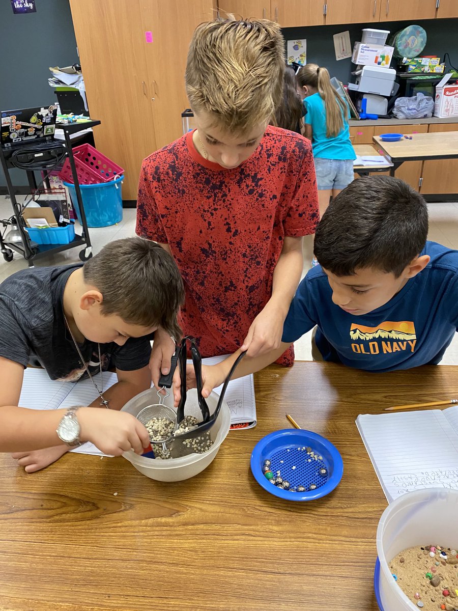 natanderson2012's tweet photo. Mixtures-separating substances using different tools.  ⁦@ellisorbulldogs⁩ ⁦@Magsciences⁩ https://t.co/vwNwCJI7lb