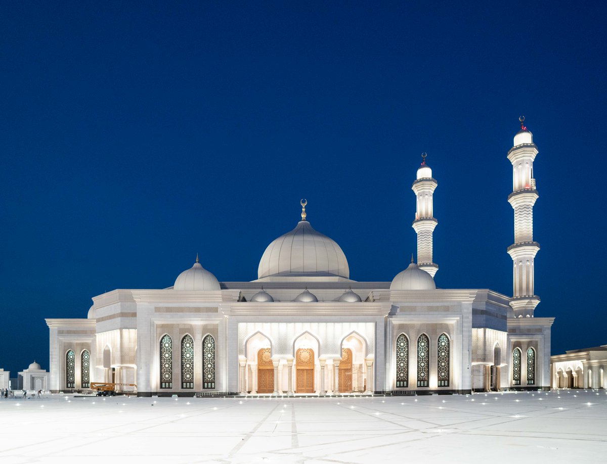 Conventional speaker solutions simply weren’t enough for Masjid Misr, Egypt’s new 10,000sqm mosque. A lean hidden HOLOPLOT X1 system exceeded the brief, delivering unbelievable results in an acoustically challenging space.

Read the full case study here:  hubs.li/Q01nyZTp0