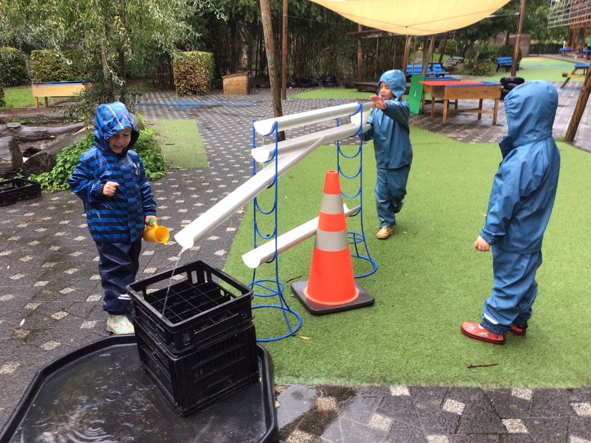 BSNJSV's tweet photo. Whatever the weather F2 are busy exploring and learning outside. #JSVfoundation2 #JSVF2 https://t.co/NAsGR6askG
