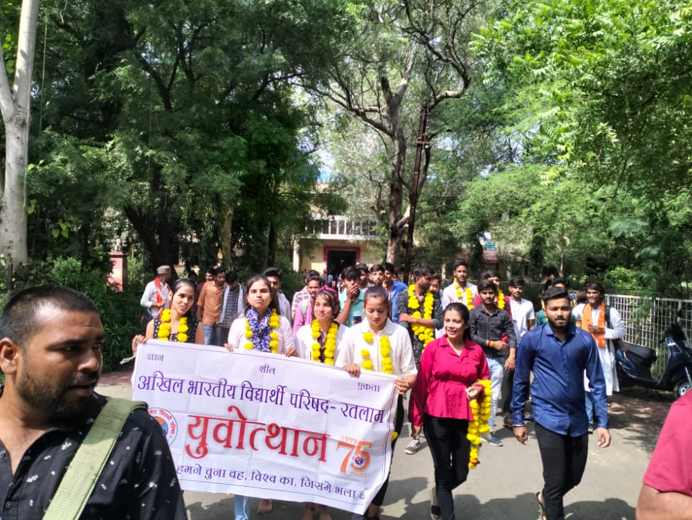 pavanpa86199627's tweet photo. आज अखिल भारतीय विद्यार्थी परिषद रतलाम जिले की #selfiewith cempush यूनिट आभियान के निमित शासकीय विज्ञान एवम कला महाविधालय की नवीन कार्यकारणी की घोषणा हुई जिसमें कॉलेज इकाई अध्यक्ष पंकज जी पाटीदार व कॉलेज मंत्री रौनक बिलगैया को बनाया गया। @nidhitripathi92 https://t.co/eZbvmMamYN