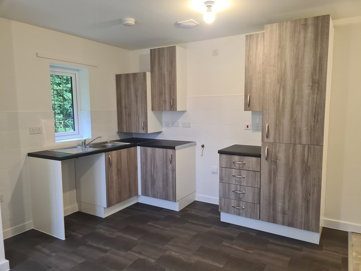 EricaHillmanSW's tweet photo. 🔑🏡 Allimore Lane, Alcester 🏡🔑
Today we successfully took handover of these 4 x 1 bed houses for #socialrent at our @StonewaterUK site! 
Thanks to Bloor Homes &amp; @bailygarner 
#newbuild #socialhousing https://t.co/WrlWd8V08O
