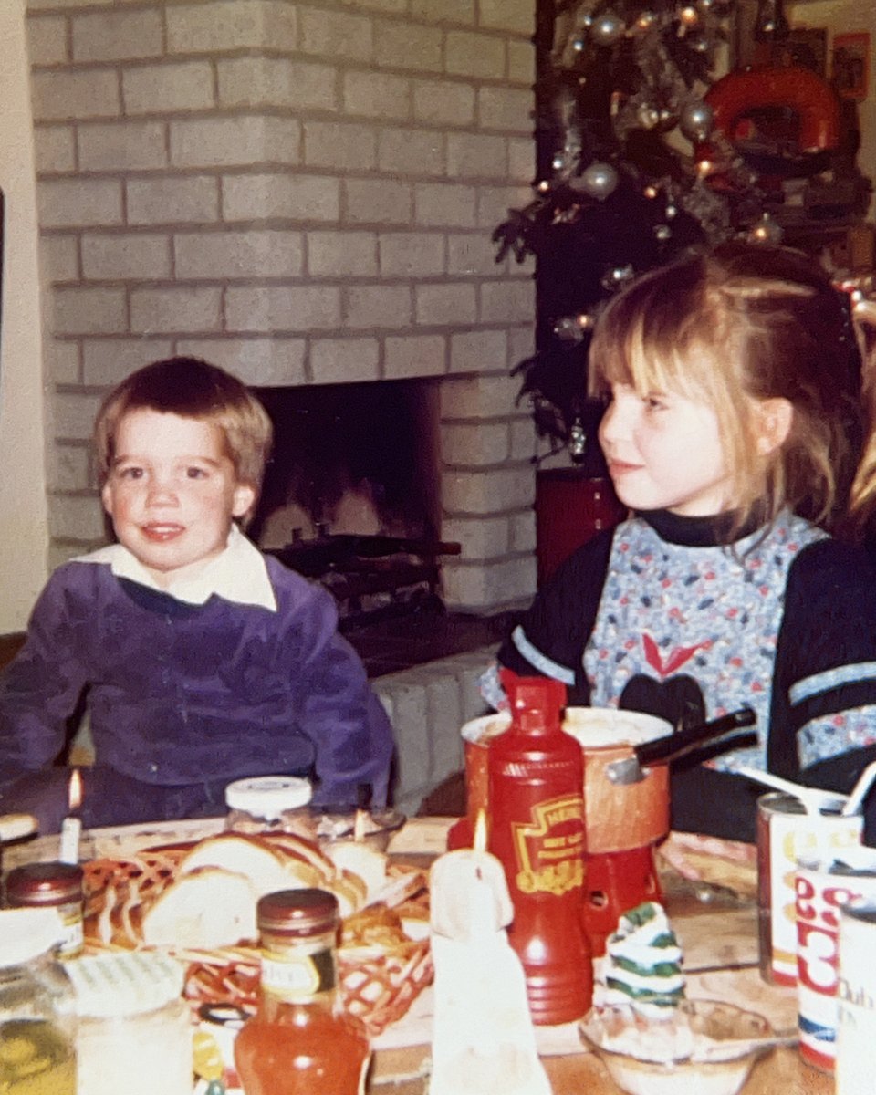 Giels's tweet photo. Toen ik 9 jaar geleden mijn zus Sas verloor bedacht ik me dat ik dit gemis wilde omzetten in iets positief. Als je iemand mist is dat immers pure liefde ❤️  En zo ontstond de #NationaleBroersEnZussendag.
Zo mooi en warm om te zien dat deze dag nog steeds bestaat. #BroerEnZusDag https://t.co/8AHNdIshEh