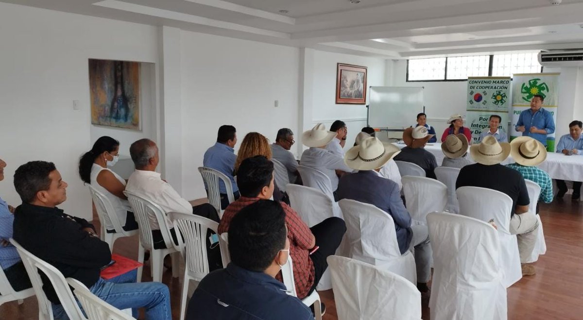 PuebloMontubioE's tweet photo. Presidente Nacional de @PuebloMontubioE Sr #LuísLayedraB firma importante acuerdo con #CoreaDelSur representado #LeeInSeob y va enmarcado en Cooperación económica, y tecnológica cuyo fín es el Desarrollo Endógeno.
Inscríbete para ser beneficiado:

👇👇👇

https://t.co/Nx7sY5jK7P https://t.co/sB1taGrZwQ