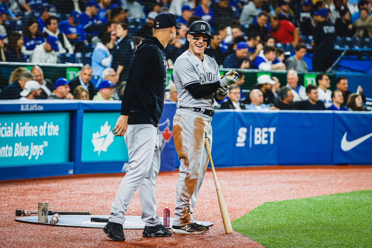 Yankees's tweet photo. Can't forget to congratulate @ARizzo44 on his first managerial W! 👏 https://t.co/p8Viqwt1Ef