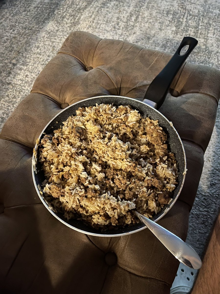 If you’re not chewing you’re not growing. 

2lbs of 97/3 grass fed ground beef each day. 
2 cups jasmine rice each day.